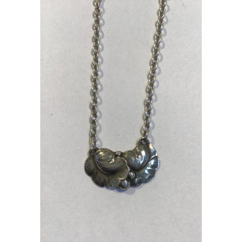 Georg Jensen Sterling Silber Halskette Nr. 50A

Maße 41 cm (16 9/64 Zoll) Gewicht 8,3 gr / 0,29 oz