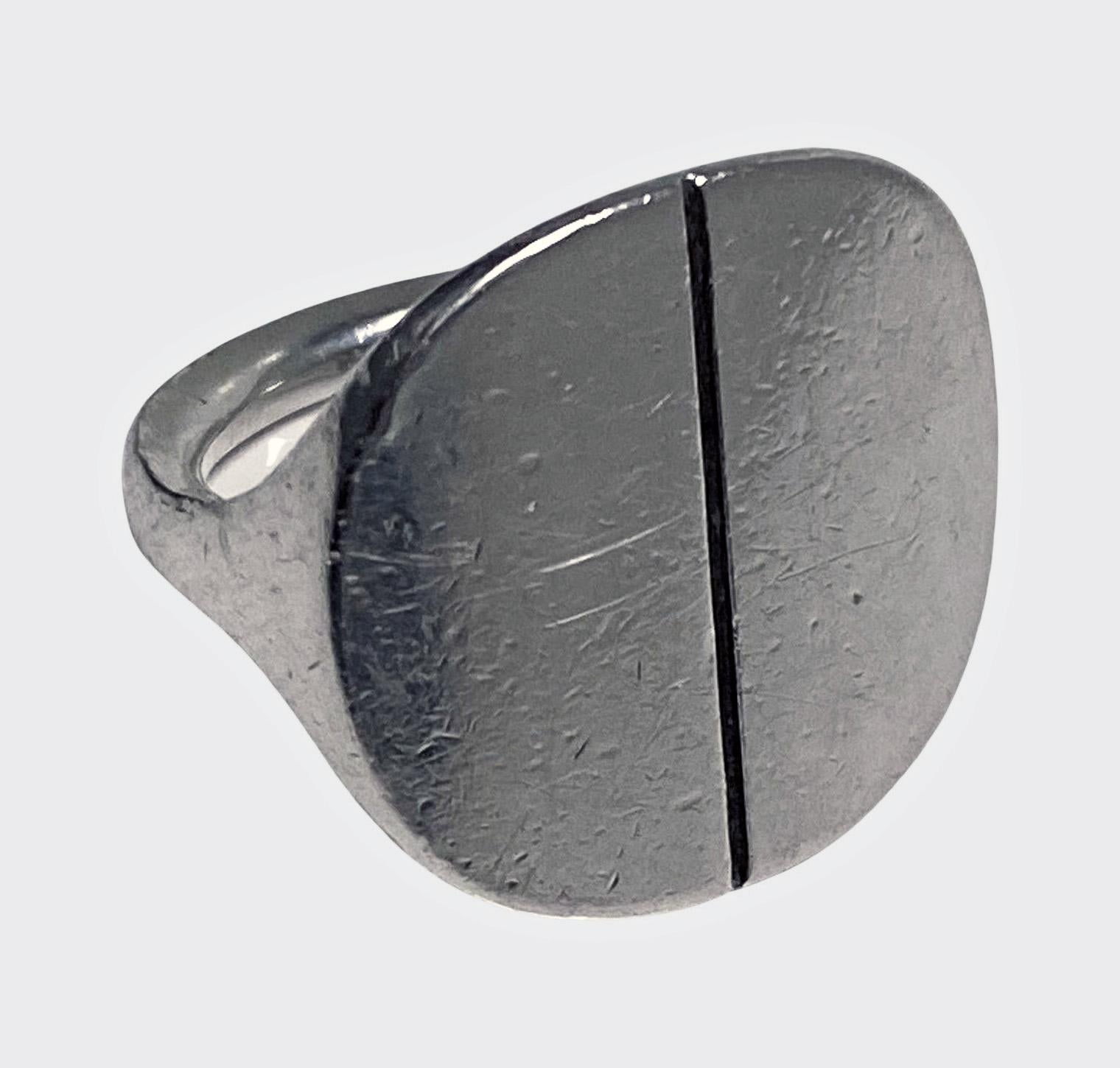 Georg Jensen Sterling Silver No 101 Ring Denmark C.1970. Full Georg Jensen Hallmarks. Size 7. Item Weight:9.65 grams. Top measures: 7/8 x 3.4 inches. Lovely mellow patina. 