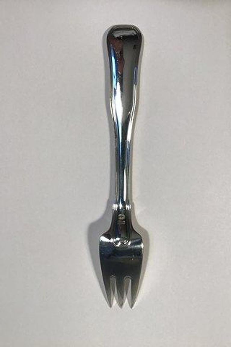 Georg Jensen sterling silver old Danish fish fork no 061.

Measures 17.7 cm/ 6.96