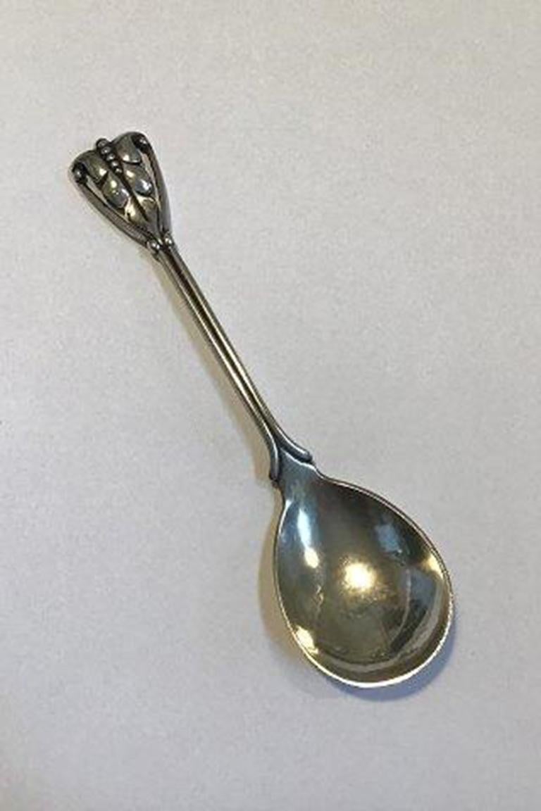 Georg Jensen Sterling Silver Ornamental Compote Spoon No 53 

Measures 14.8 cm(5 53/64 in).
