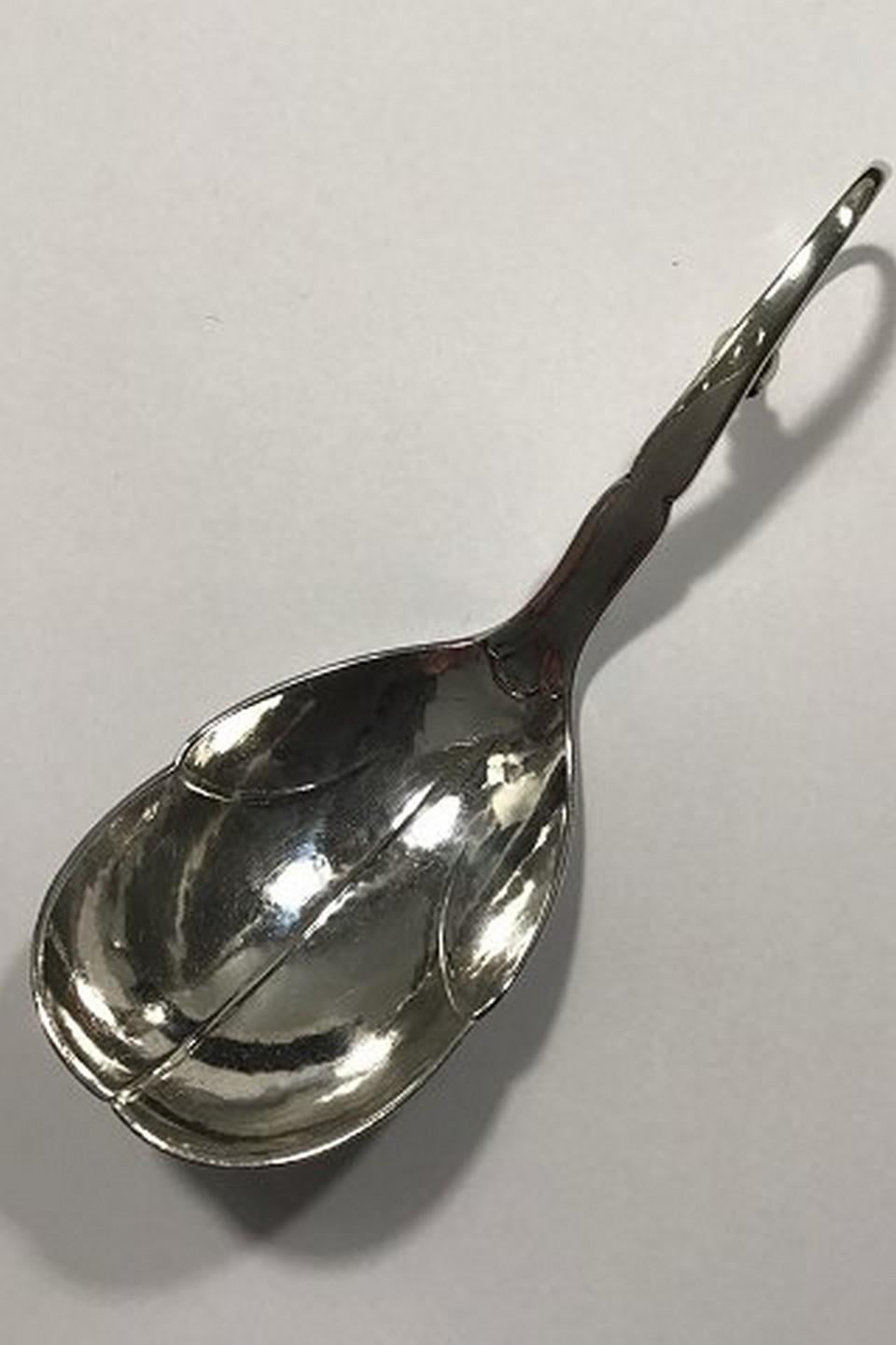 Georg Jensen sterling silver ornamental serving spoon No 21.
Measures: 14.5 cm (5 45/64 in)
Item no.: 436267.