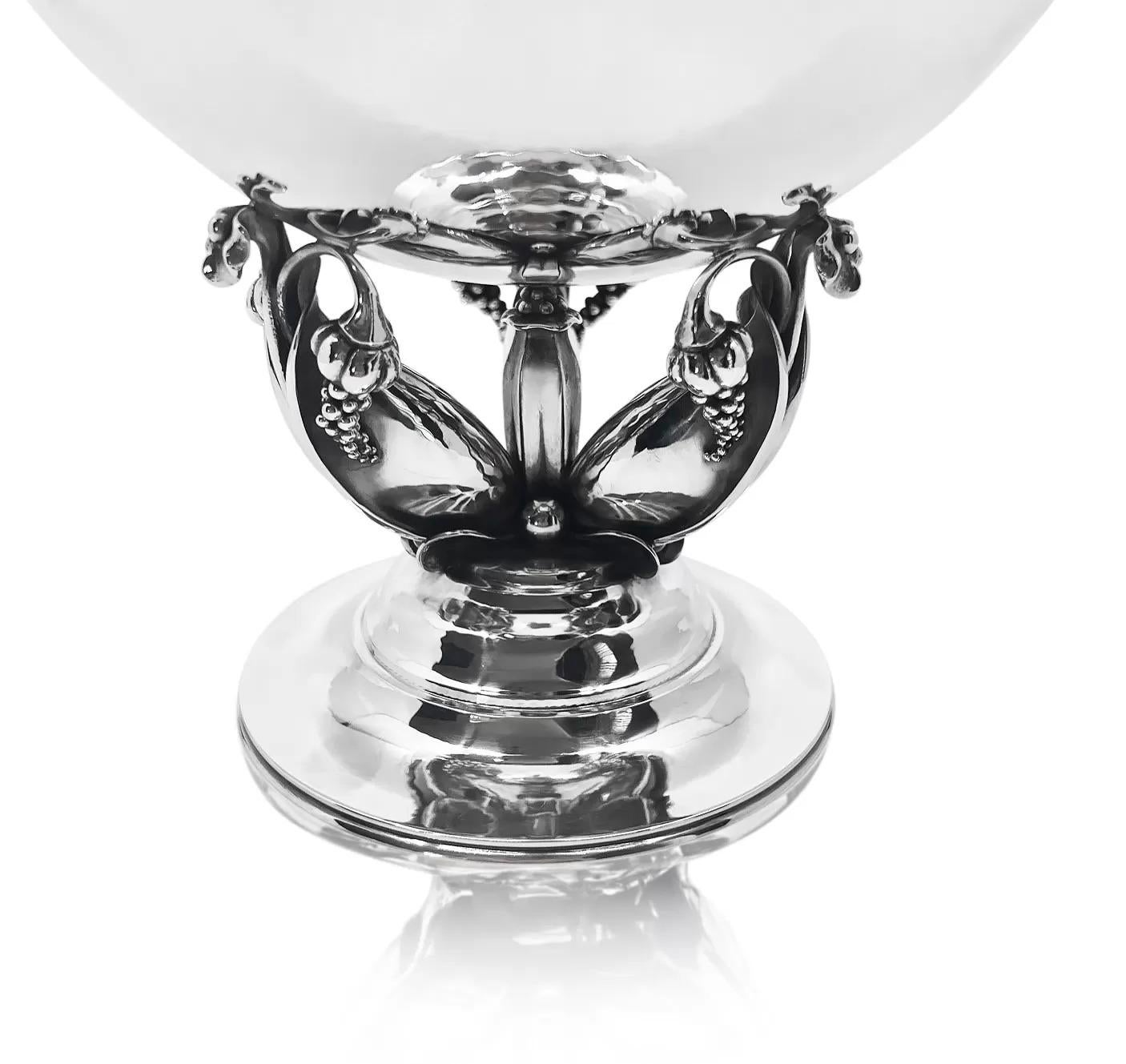 Georg Jensen Plata de Ley Cuenco ornamentado con uvas 468A Danés en venta