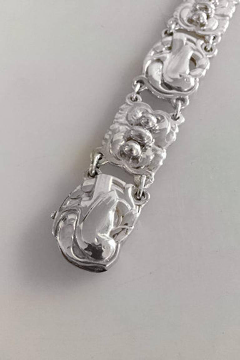 Georg Jensen Sterling Silver Pidgeon Bracelet No 17. Measures 18 cm / 7 3/32 in. x 2 cm / 0 25/32 in.
Weighs 66 g / 2.34 oz.