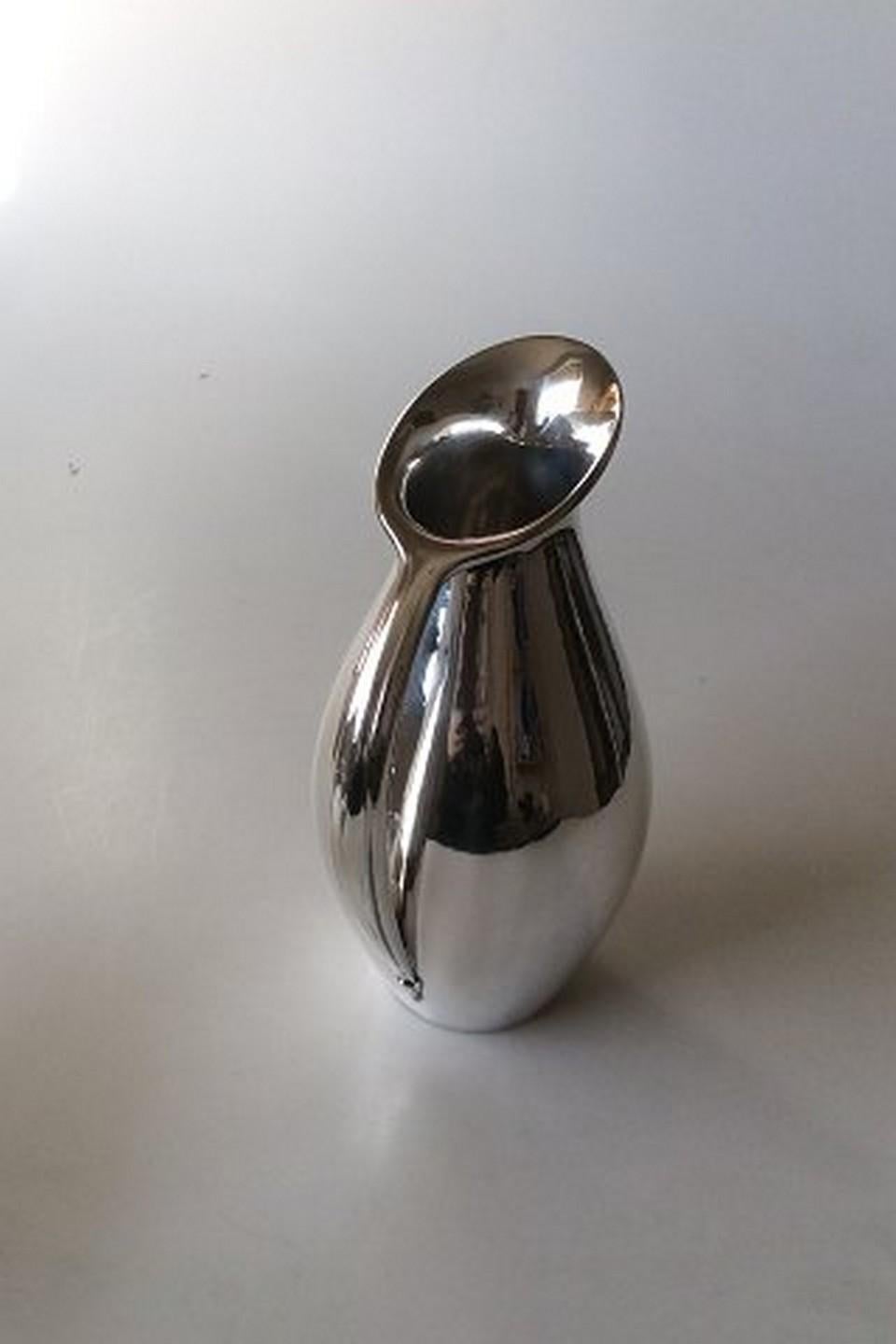 Georg Jensen sterling silver pitcher no. 432A. From after 1945.

Measure: 23 cm H. Weighs 511 g / 18 oz
Item no.: 266241.