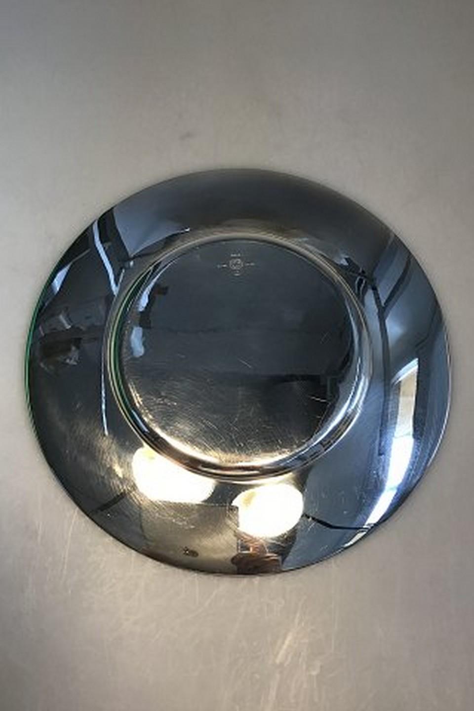 Georg Jensen sterling silver place plate/charger no 1014 
Measures: Diameter 27.5 cm/10.82