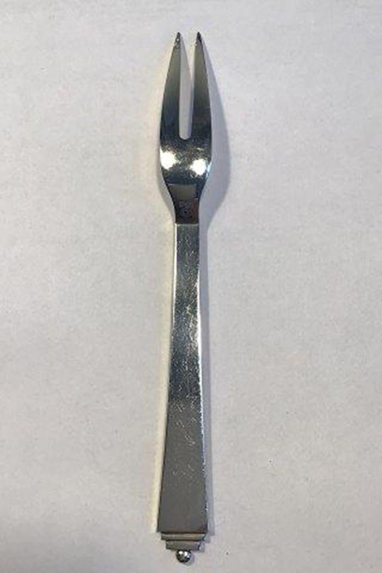 Georg Jensen Sterling Silver Pyramid Meat Fork/Server Fork No 143.

L 20 cm/7.87