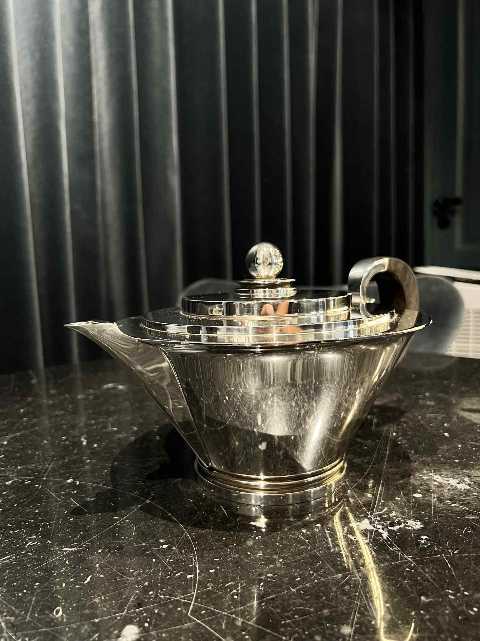 Georg Jensen Sterling Silver Pyramid Teapot #600B Pulido en venta