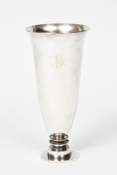 Vase pyramide en argent sterling Georg Jensen 676 par Harald Nielsen