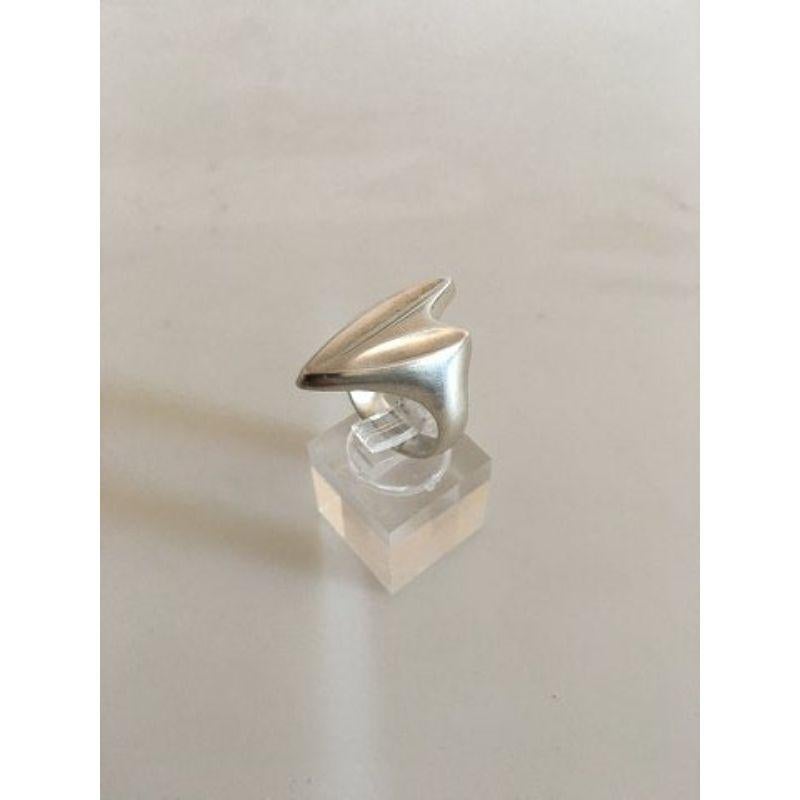 Georg Jensen Sterling Silber Ring Nr. 127. 

Ab nach 1945. 

Ring Größe 57 / US 7 1/2. Wiegt 12 g / 0,40 Unzen.