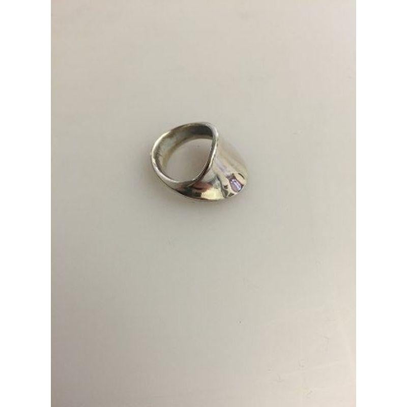Georg Jensen Sterling Silber Ring Nr. 148 entworfen von Torun. 

Ab nach 1945.

Ring Größe 44 / US 3

Wiegt 4,6 g / 0,16 Unzen.