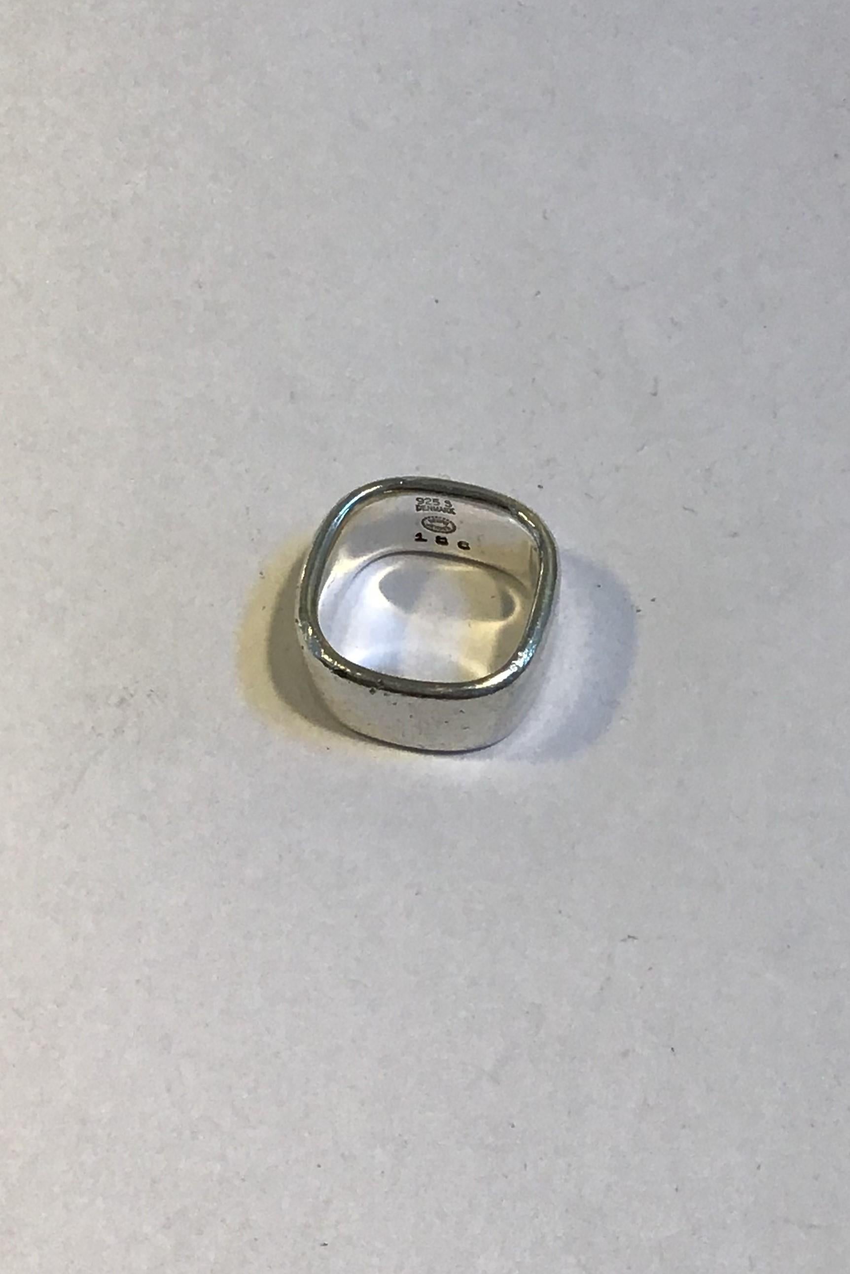 Georg Jensen Sterling Silver Ring No 186 

Ring Size 51/US Size 5½ 
Weight 12.3 gr/0.43 oz 
Design Karen-Margrethe (Kim) Naver