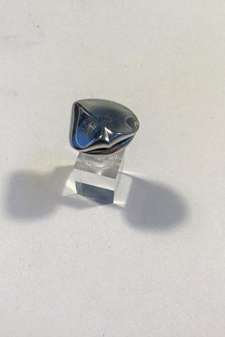 Georg Jensen sterling silver ring No 564 heart design Regitze Overgaard.

Ring size 53/US 6 1/2 weight 22 gr/0.78 oz.
