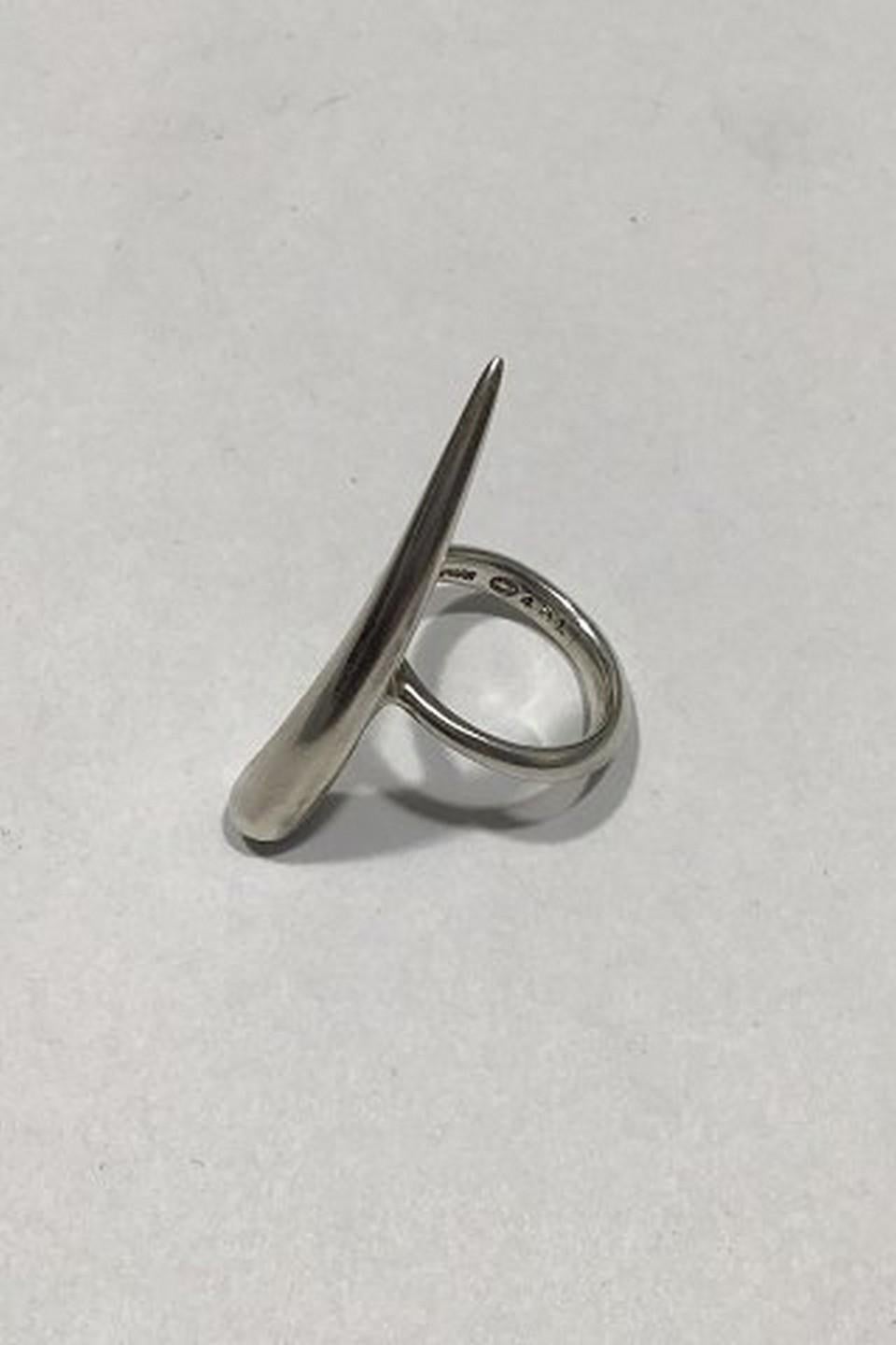 Georg Jensen Sterling Silber Ring UNO Nr. 451 Jacqueline Rabun 
Ring Größe.53(US 6½) 
Gewicht 9::1 gr/0::32 Unze
