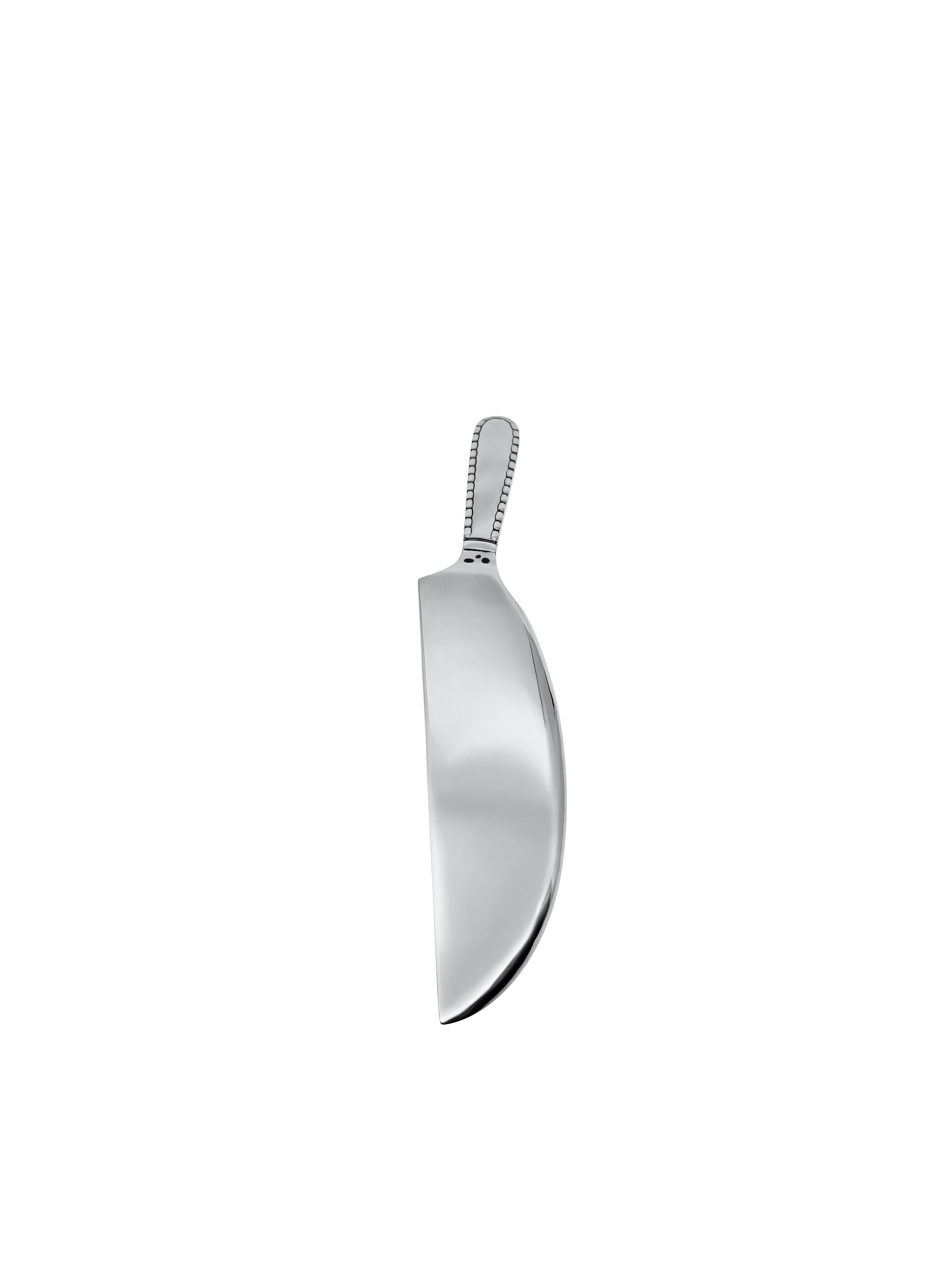 a sizable antique crumber crafted from 830 sterling silver in the early Georg Jensen Rope/Perle design. This crumber showcases meticulous hand hammering, evident in its wide scoop, reflecting superior craftsmanship. The hollow handle features