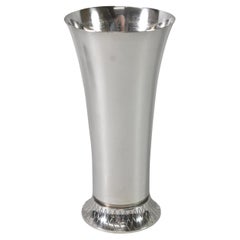 Georg Jensen Jarrón de plata de ley nº 819C de Sigvard Bernadotte