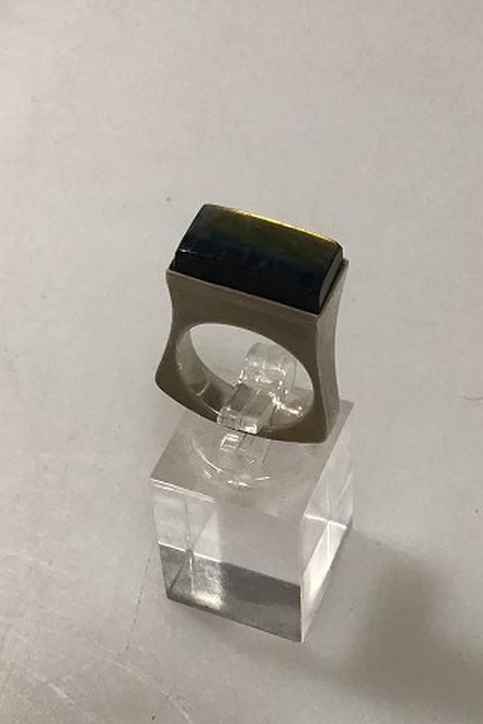 Anillo Georg Jensen Sterling Sølv Moderne nº 180 med sten.

Vejer 16,86 gramos / 0,59 oz.

Ring Størrelse 52.
Número Emne: 435407