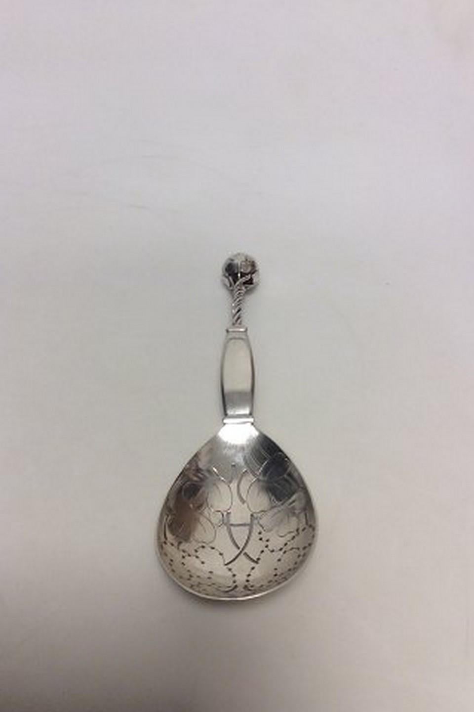 Georg Jensen strawberry spoon in silver from 1908-1914 no 35.

Measures: 20cm / 7.87