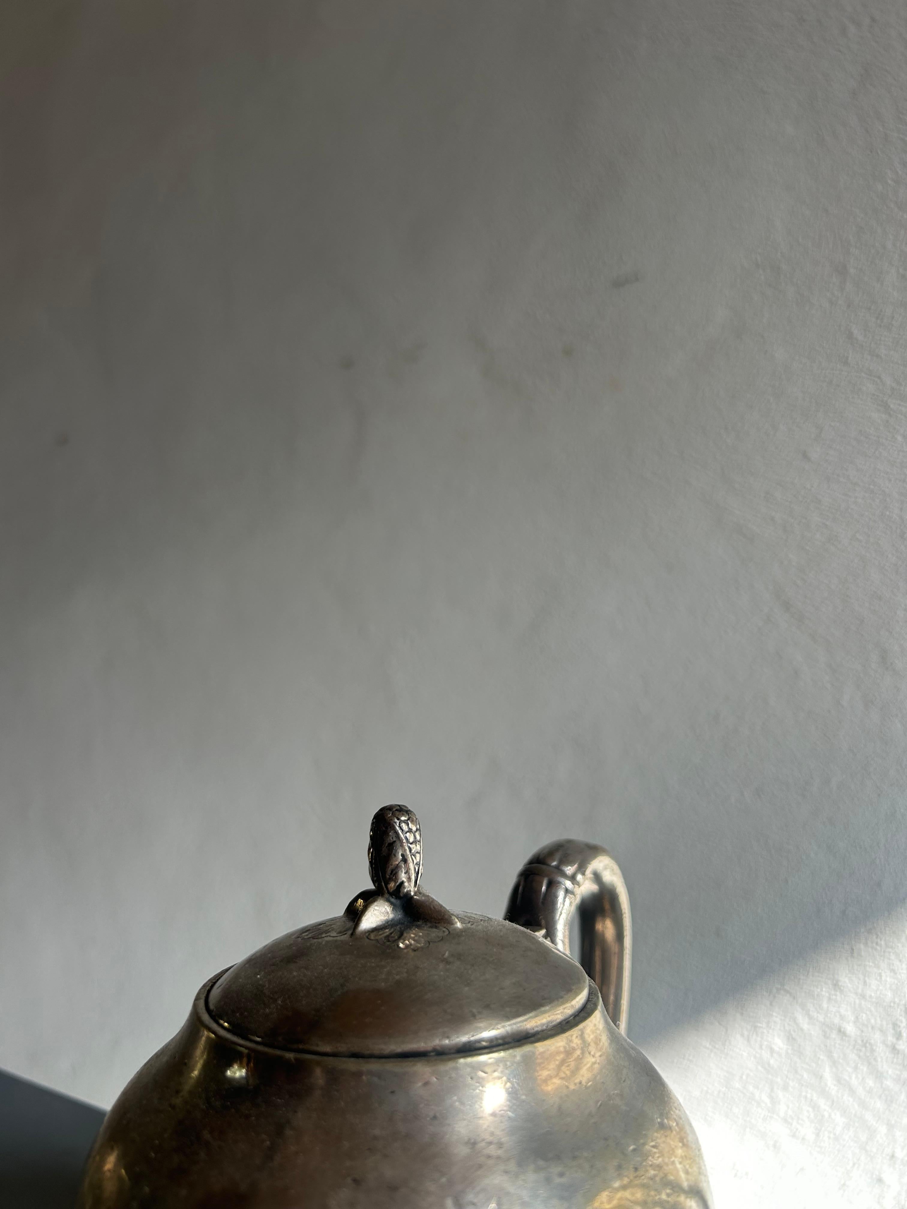 Théière et pichet à crème de Georg Jensen, pour l'hôtel Palads, fabriqué par Mappin & Webb Bon état - En vente à Valby, 84