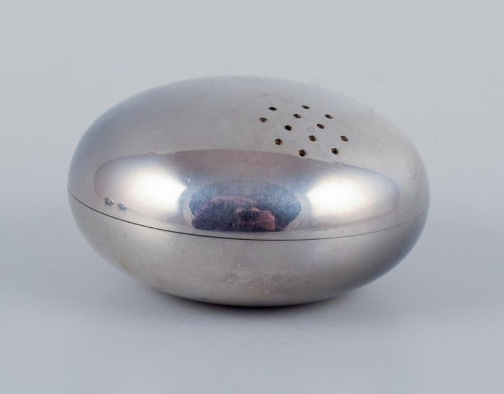 Georg Jensen, three pieces in stainless steel. Salt & pepper shakers, ashtray. In Excellent Condition In København, Copenhagen