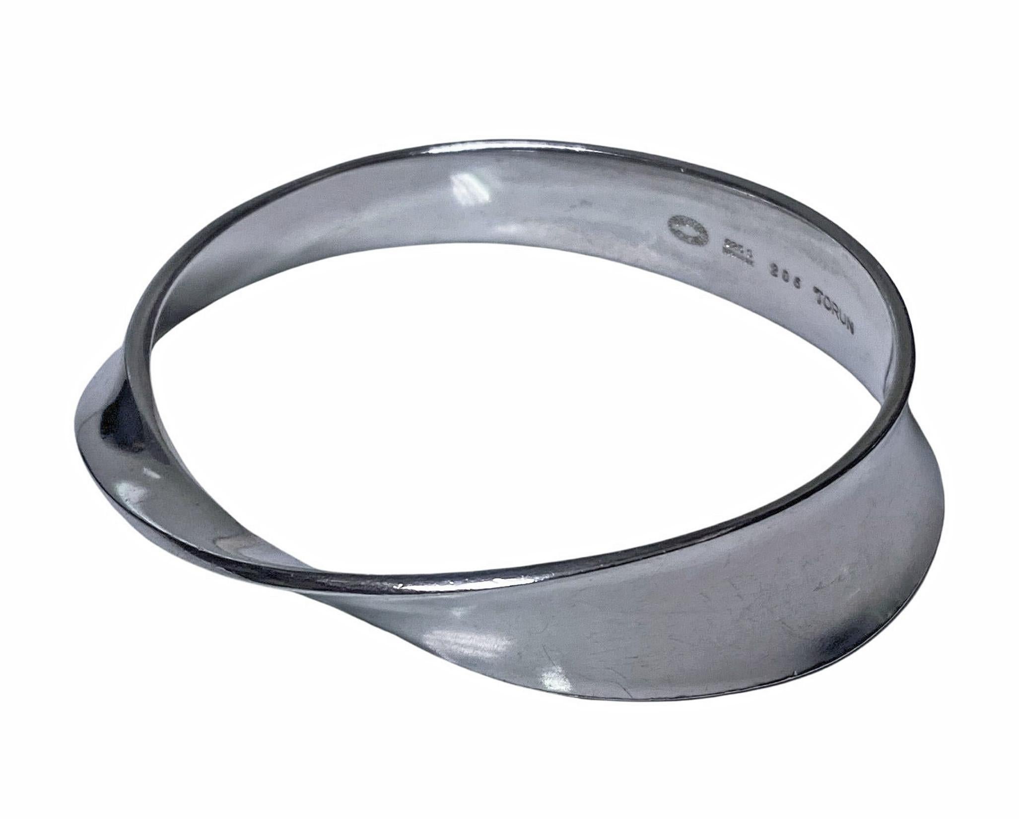 Georg Jensen Torun Bulow-Hube Sterling Mobius Bangle Denmark, #206, C.1980. Stamped Georg Jensen in a dotted oval, Denmark, 925S, 206, and Torun. Medium - large size… Will fit a 7.00- 7.50 inch wrist. Interior dimensions. 7.50 x 5.80 cm, 3.00 x 2.30
