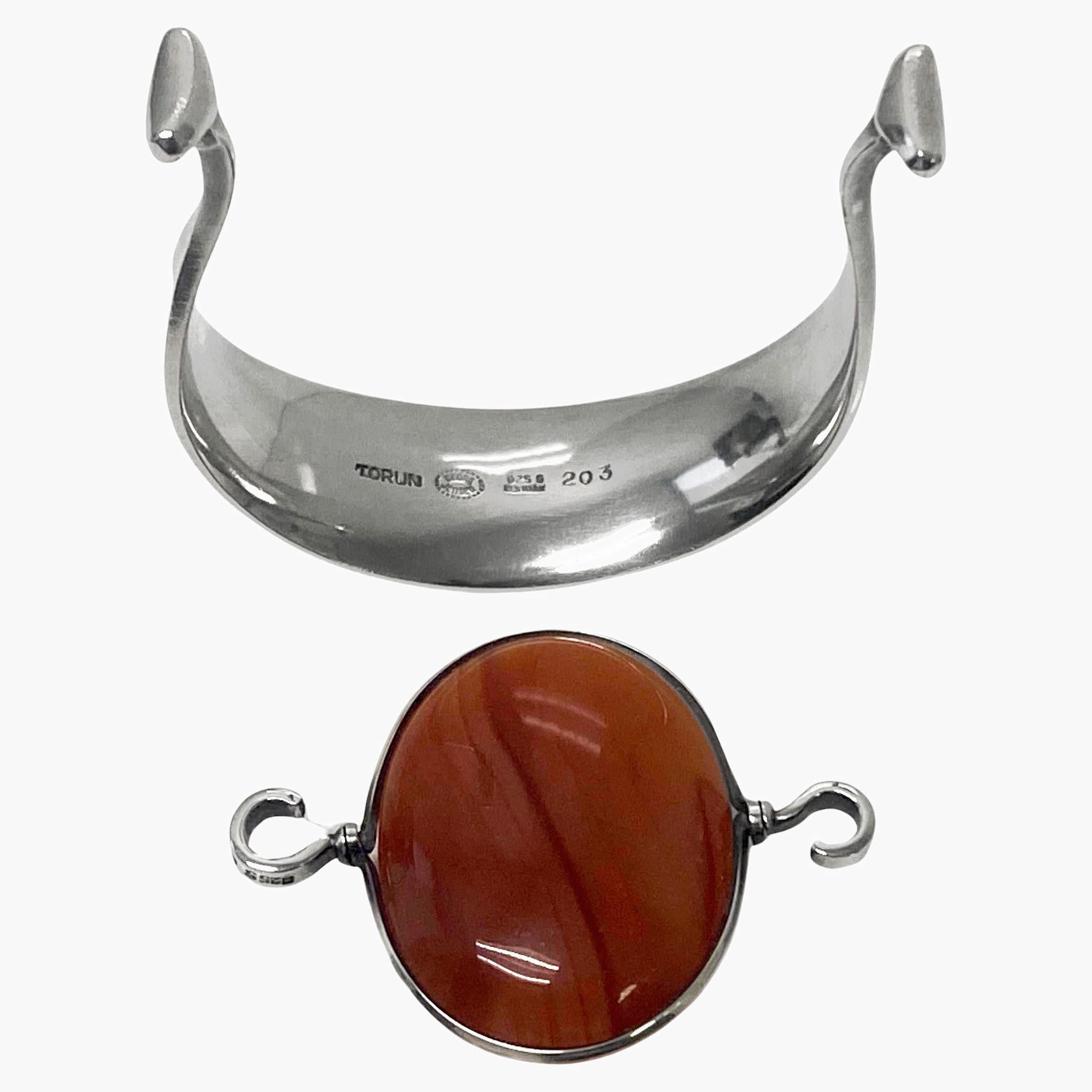 Georg Jensen, bracelet jonc Torun en agate rouge n° 203 C. 1960 Bon état - En vente à Toronto, ON