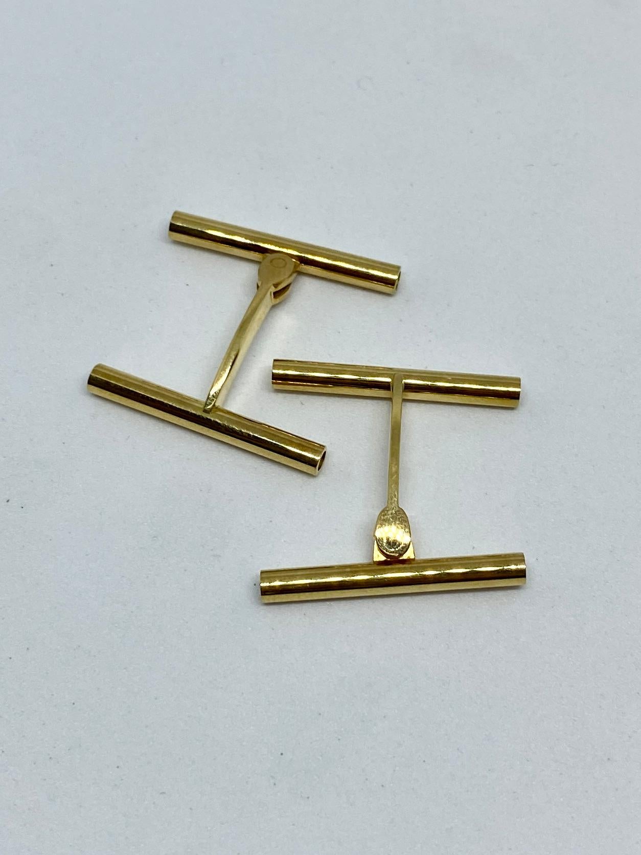 Extremely rare cufflinks by Georg Jensen in solid, 18K yellow gold.

Featuring hinged backs, the cufflinks are in excellent pre-owned condition, showing almost no signs of wear. The four tubes each measures 24mm long and 3mm in diameter. Together