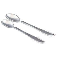 Georg Jensen. Deux cuillères au motif "perlé". Argent sterling.