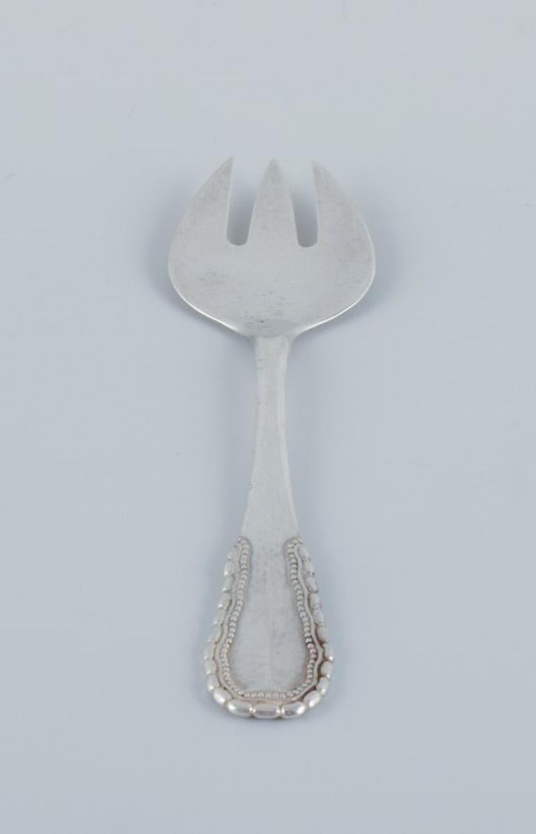 Georg Jensen, Viking, seltene Zitronengabel aus 830er Silber.
Gestempelt mit der Punze 1915-1932.
In ausgezeichnetem Zustand.
Abmessungen: L 13,6 cm x B 3,6 cm.