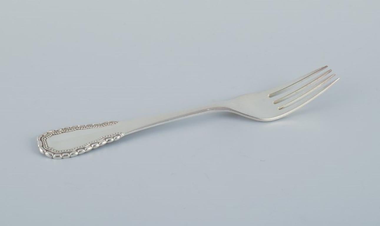 Georg Jensen, Viking, a set of ten lunch forks in 830 silver and sterling silver.
Four forks with the hallmark used between 1915-1932.
Six forks with the hallmark used after 1944.
In excellent condition.
Dimensions: L 17.0 cm.