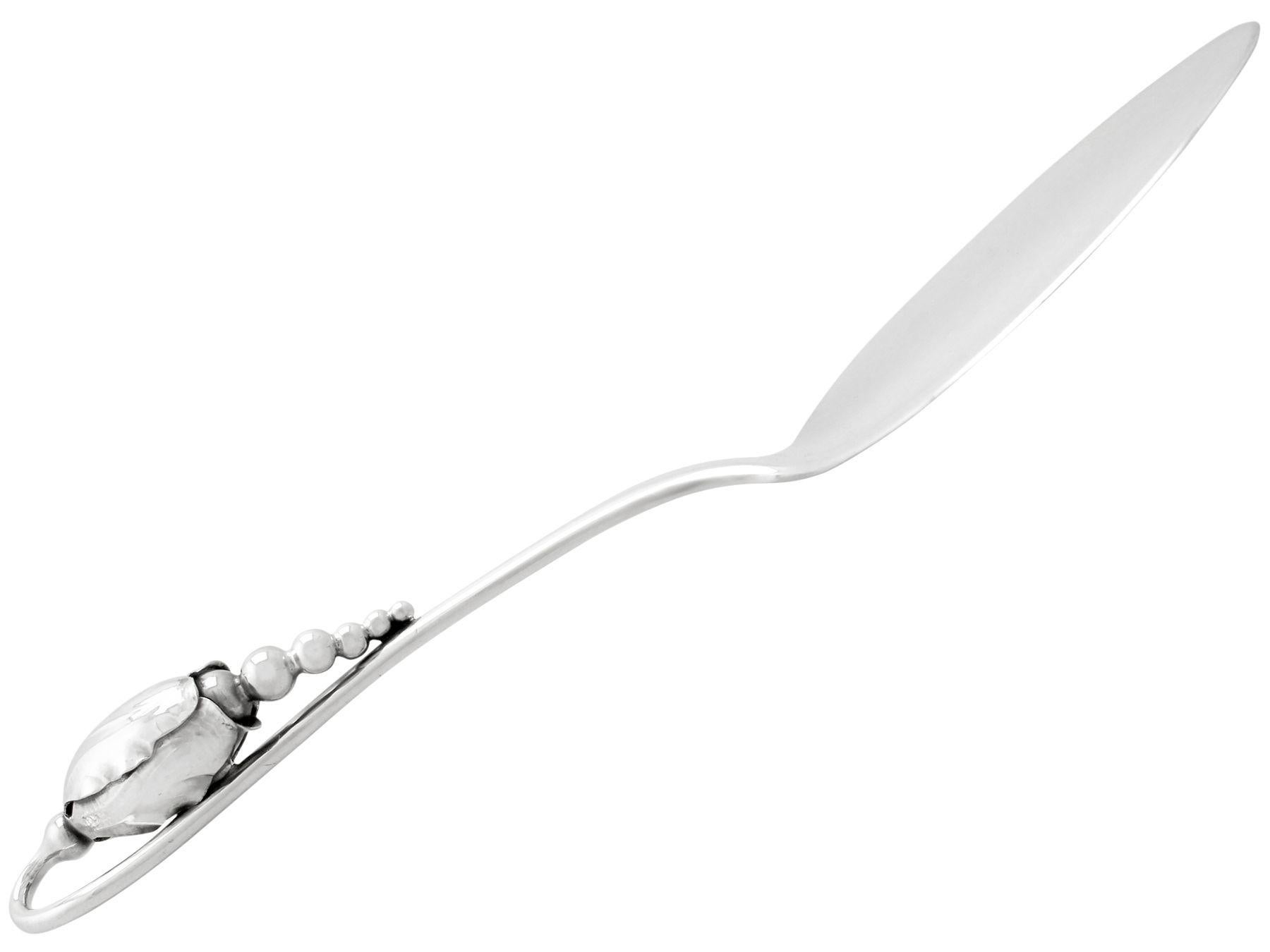 A fine and impressive vintage Danish sterling silver server; an addition to our Georg Jensen sterling silver flatware collection.

This impressive vintage Danish sterling silver server has an ovoid shaped blade.

The surface of this Georg Jensen