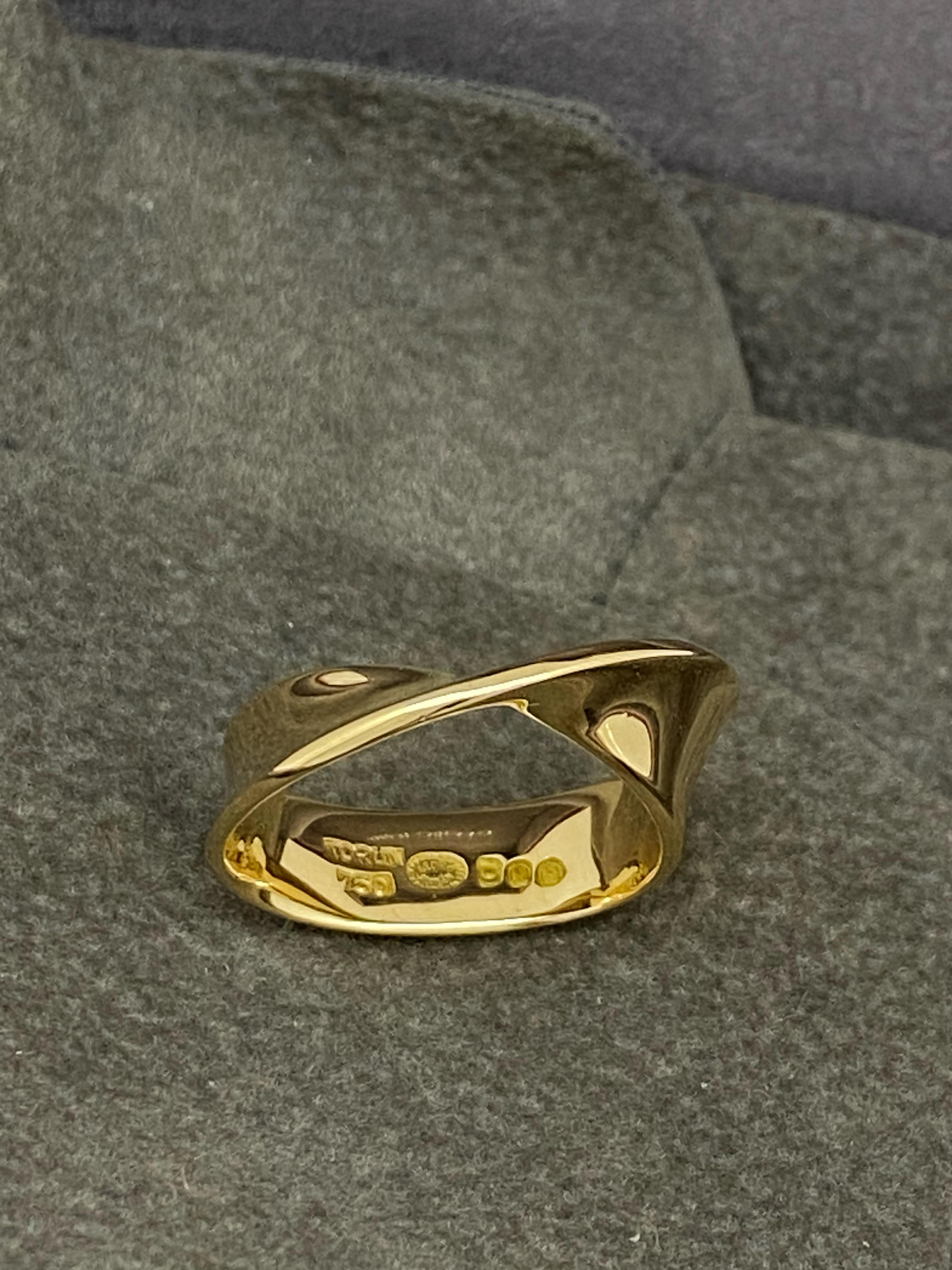 Ring number 900 + Box, Vivianna Torun Mobius Streifen 18K Gelbgold, Georg Jensen 1