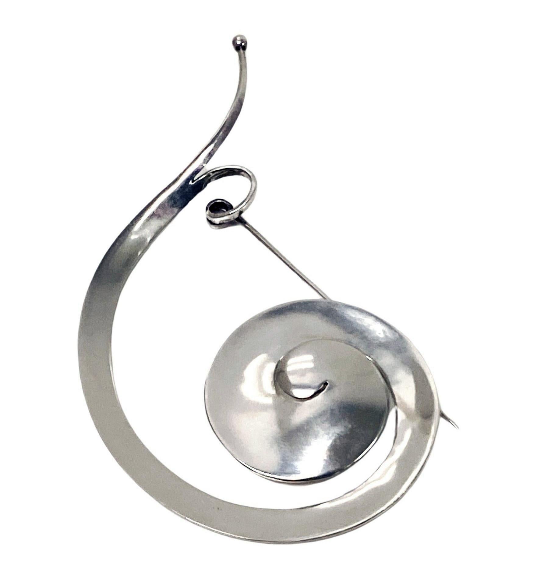 Große Pfingstrosenbrosche aus Sterlingsilber von Georg Jensen, Vivianna Torun, Nr. 392 im Zustand „Gut“ in Toronto, ON