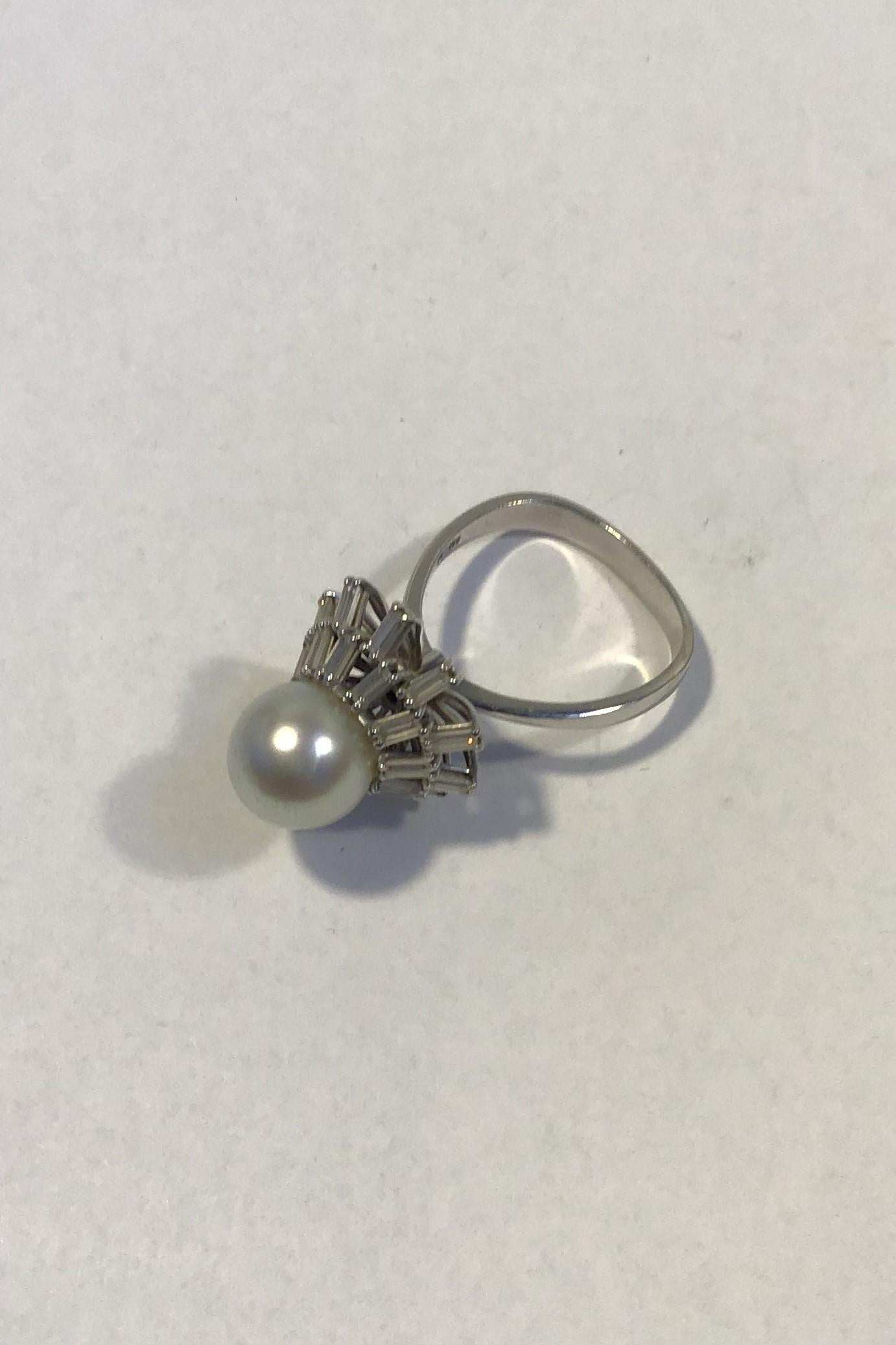 Georg Jensen & Wendel 18 K White Gold Ring with Pearl and Diamonds 

Ring Size 59(US 8 3/4) 
Weight 8.5 gr 0.30 oz