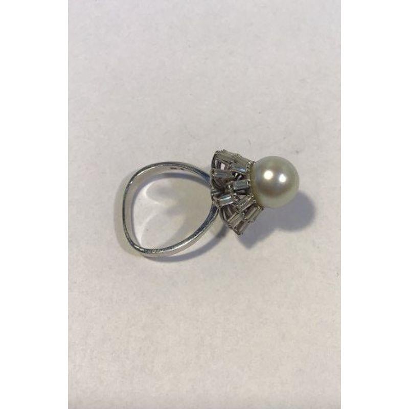 Georg Jensen & Wendel 18K White Gold Ring with Pearl and Diamonds 1.4 Ct In Good Condition For Sale In Copenhagen, DK