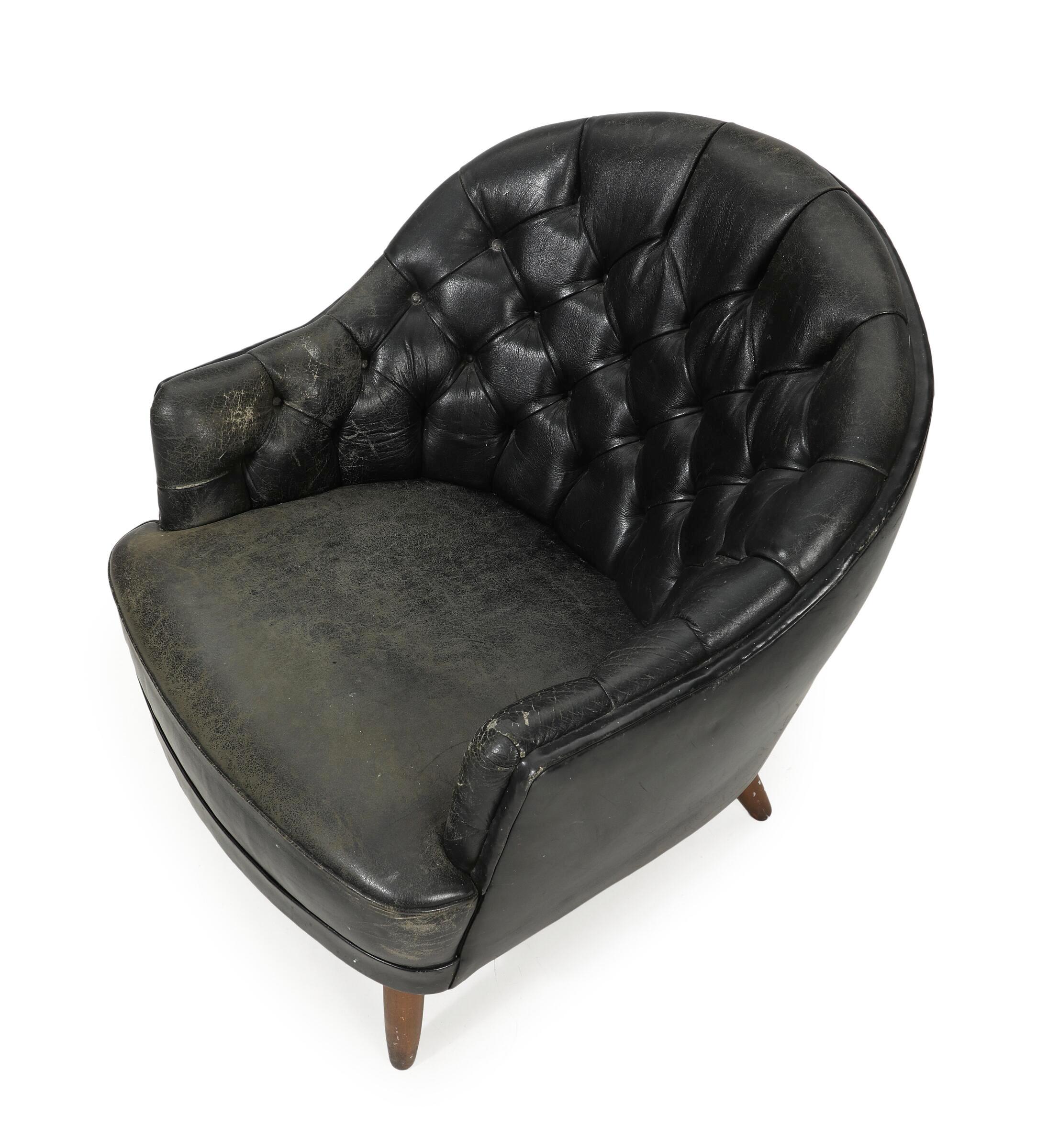 Danese Georg Kofoed, attribuito a un danese degli anni '40, è una poltrona da salotto in pelle grigio scuro con inserti in tessuto in vendita