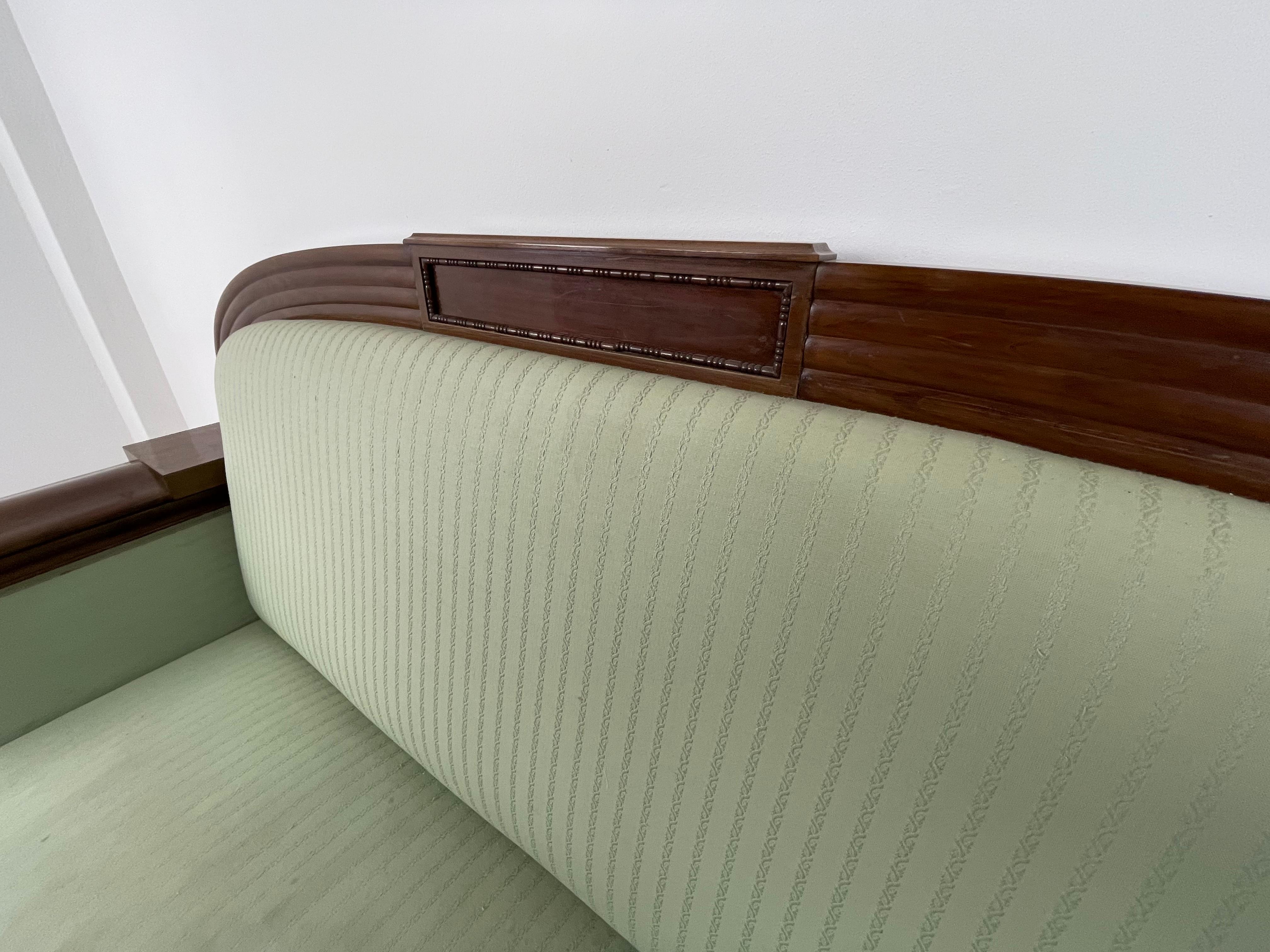 Art-Déco-Sofa aus Nussbaumholz, mit original grünem Stoff und Oberfläche von Georg Kofoed im Angebot 6