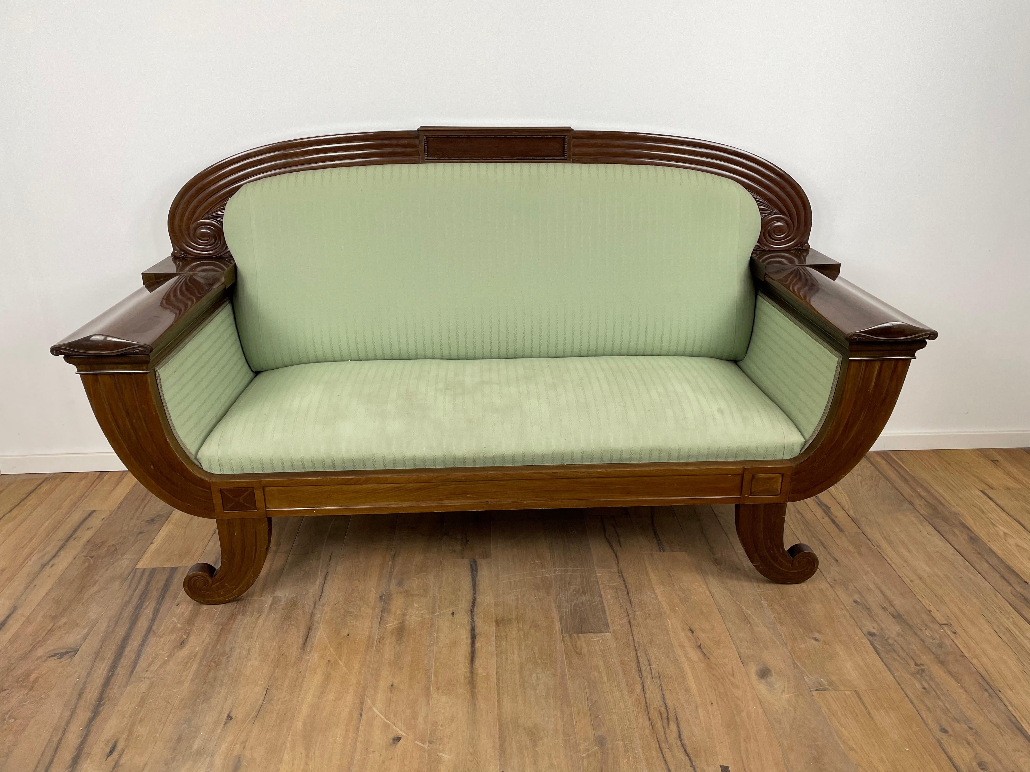 Art-Déco-Sofa aus Nussbaumholz, mit original grünem Stoff und Oberfläche von Georg Kofoed im Zustand „Gut“ im Angebot in Greven, DE