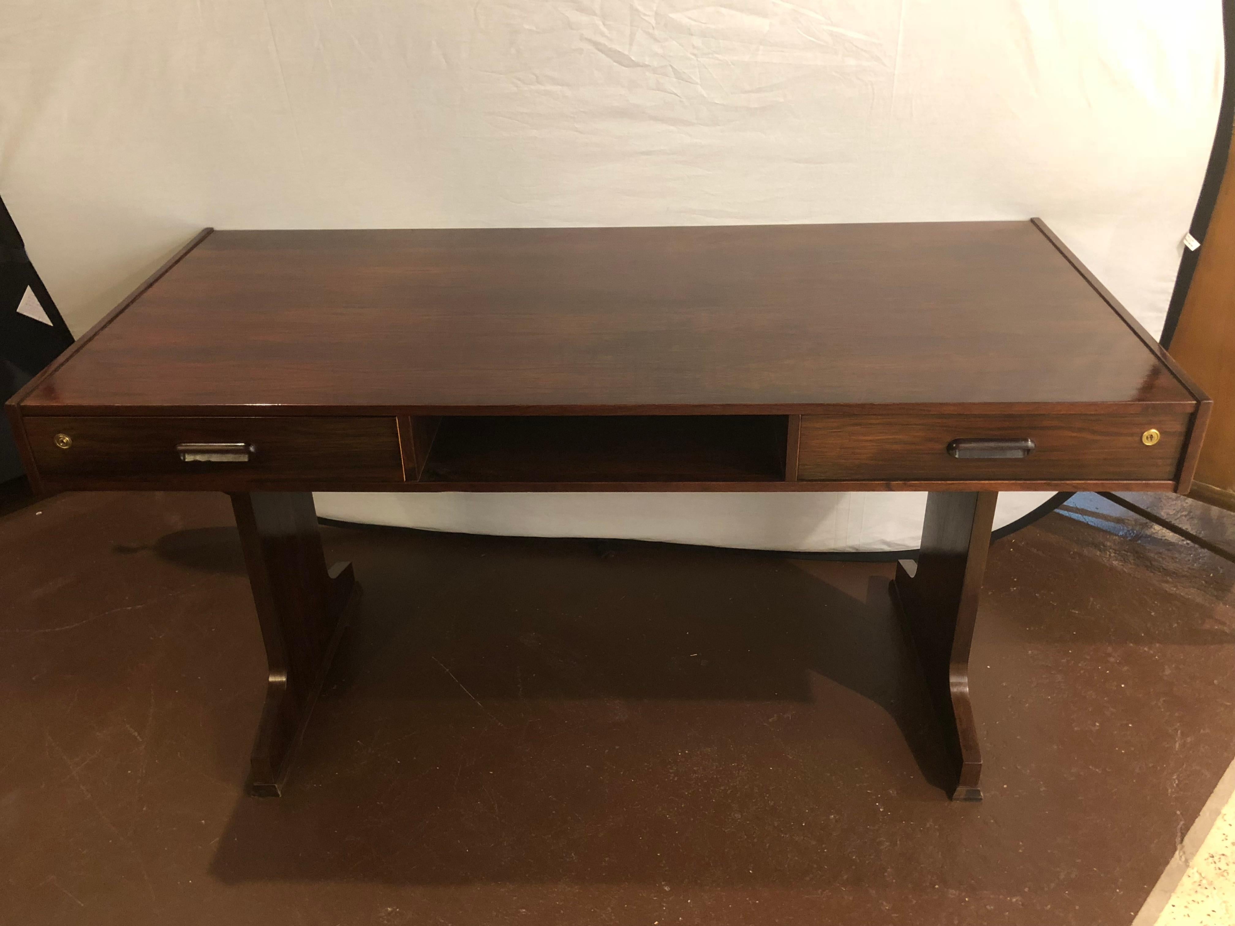 Georg Petersens Mid-Century Modern Rosewood Cantilever Writing Desk In Good Condition In Stamford, CT