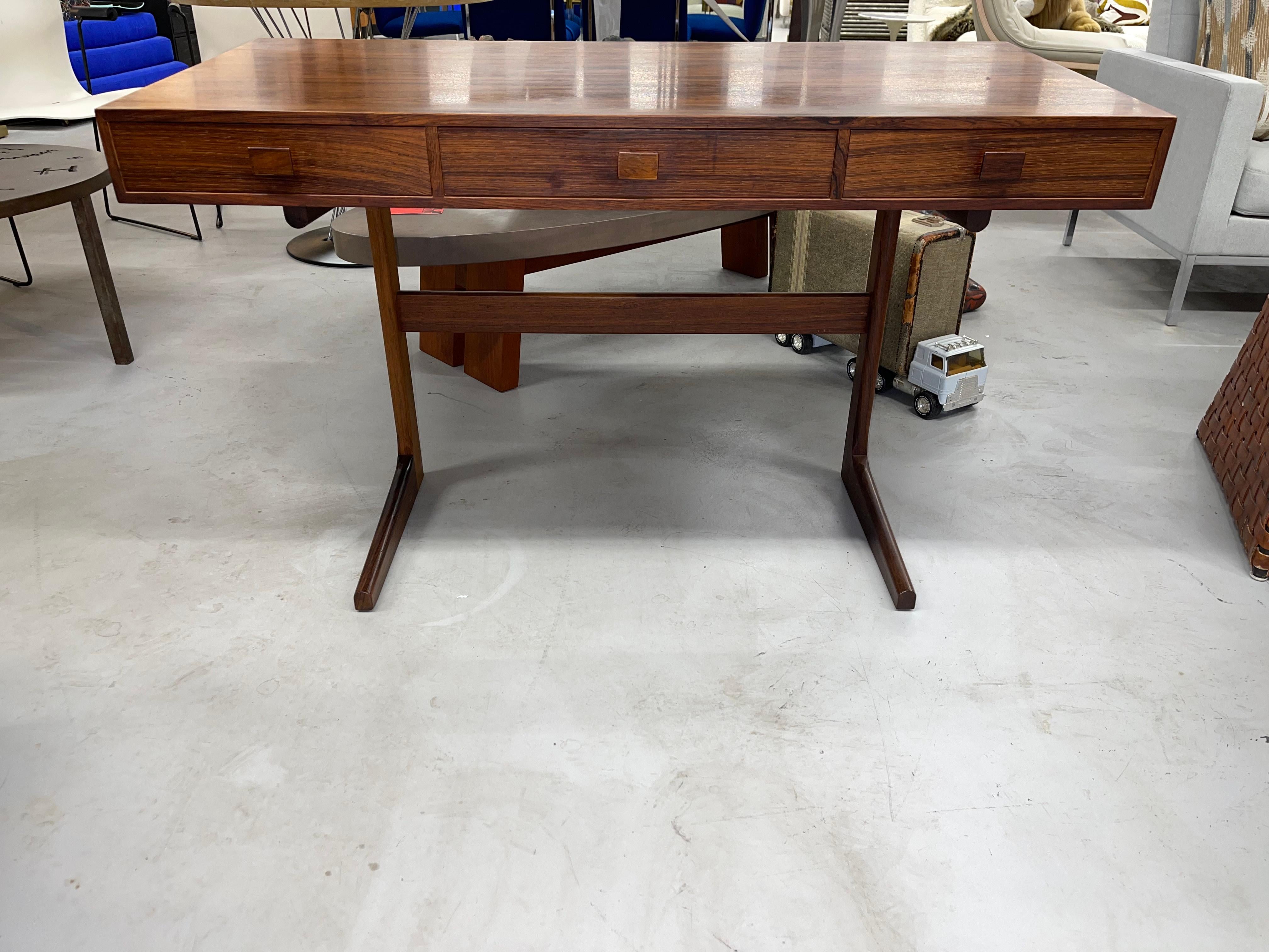 Danois Bureau en bois de rose de Georg Petersens