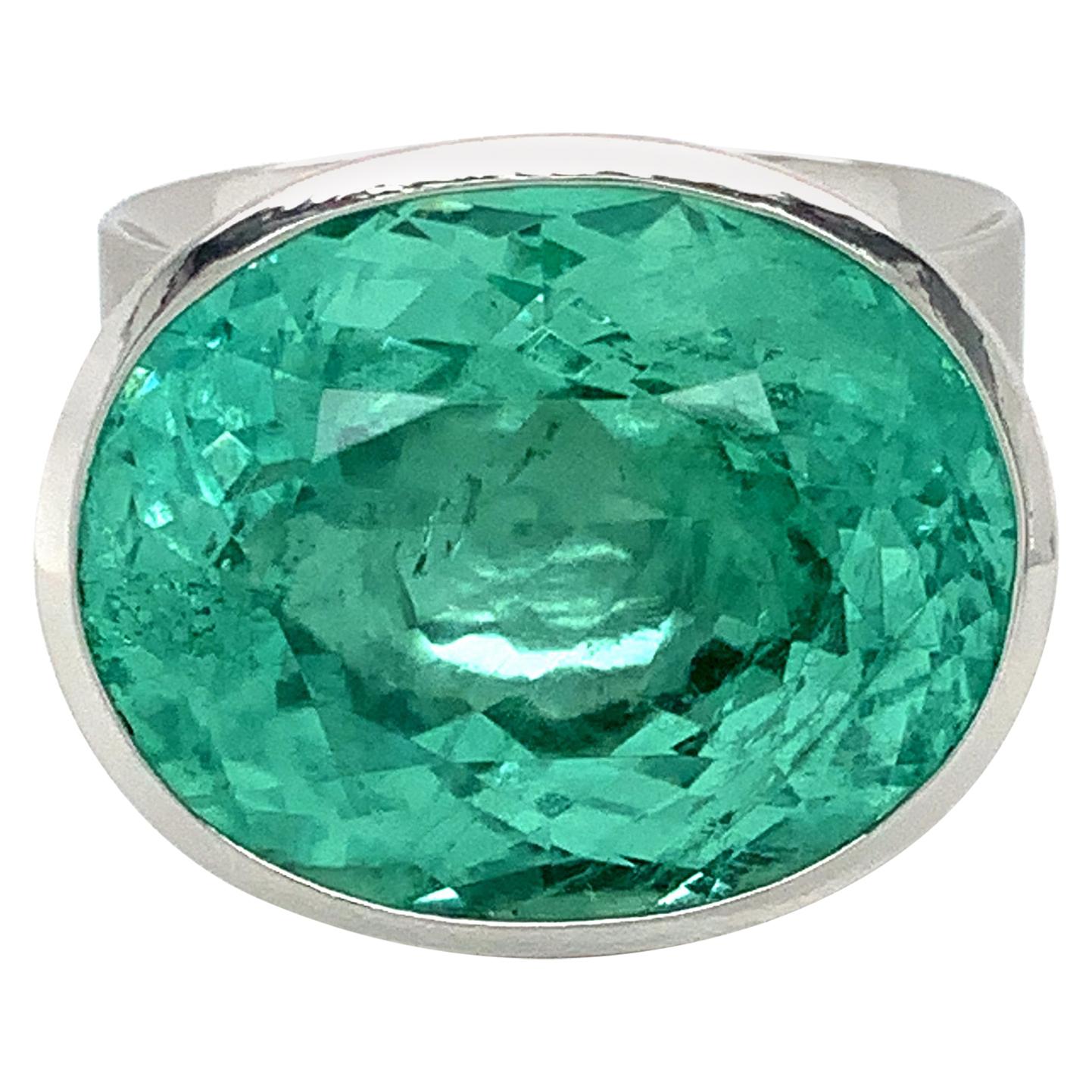 Georg Spreng - Solo Ring Platinum 950 with faceted Oval Green Emerald natural For Sale