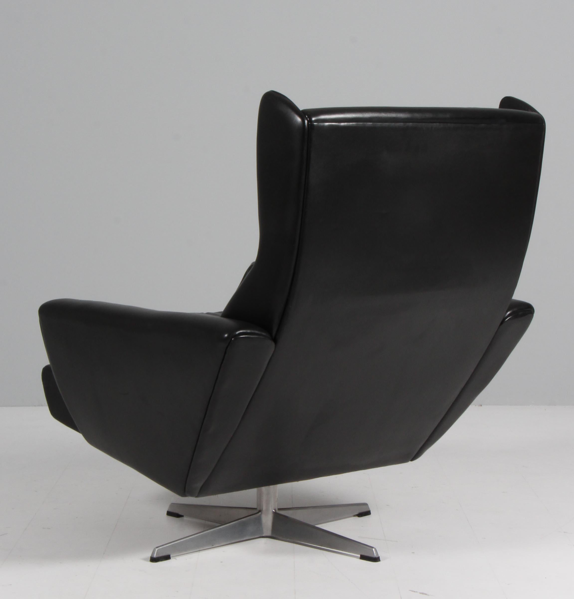 Georg Thams swivel lounge chair with ottoman, original black leather. 3