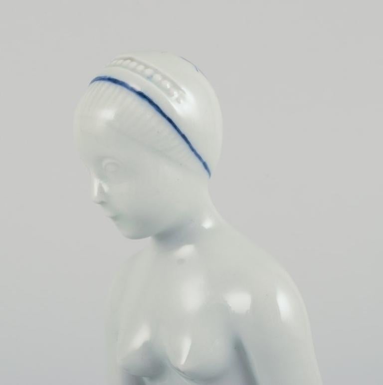 Metà XX secolo Georg Thylstrup per Royal Copenhagen. Scultura in porcellana Art Déco di donna nuda in vendita