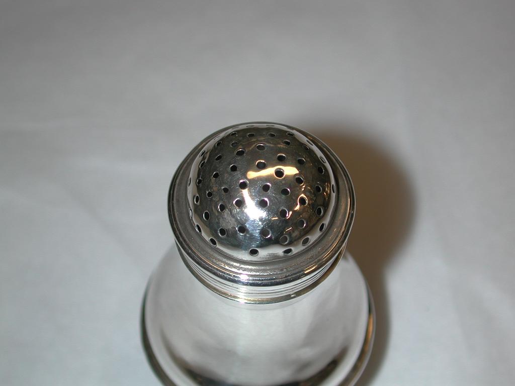 English George 11 Silver Bun Head Pepper Dated 1728, Edward Gibbon, London Assay For Sale