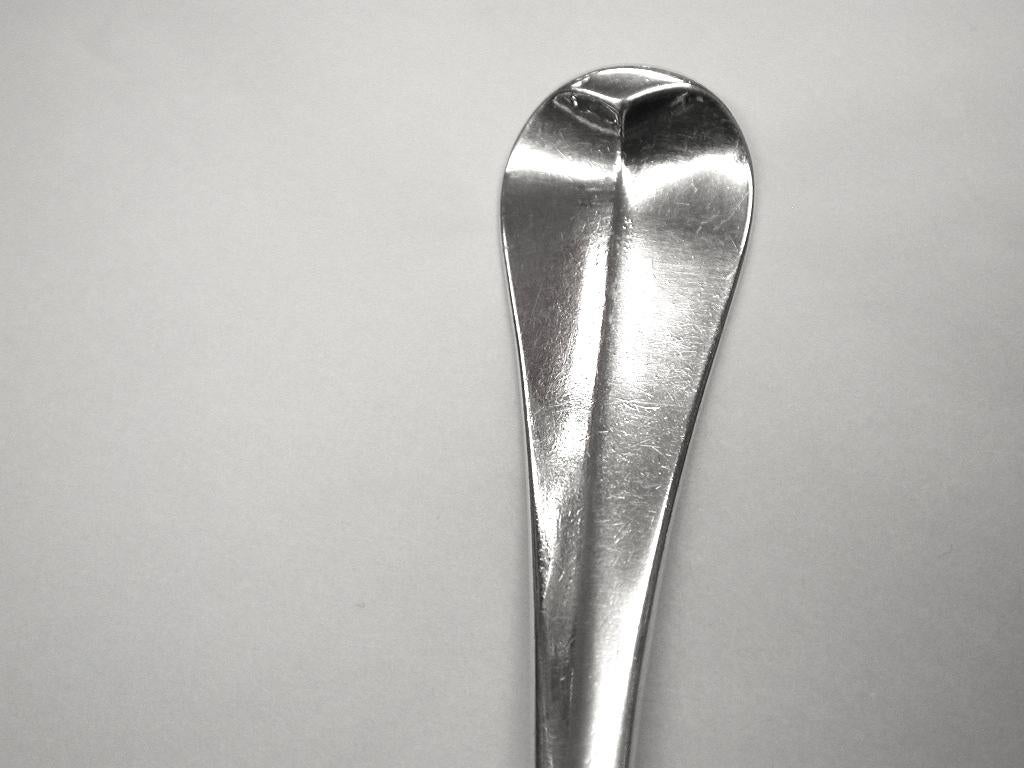 George II silver rattail tablespoon, assayed in London in 1728, made by Harvey Price.
Heavy gauge silver rattail tablespoon, with original owners initials.
Extremely fine patina.
