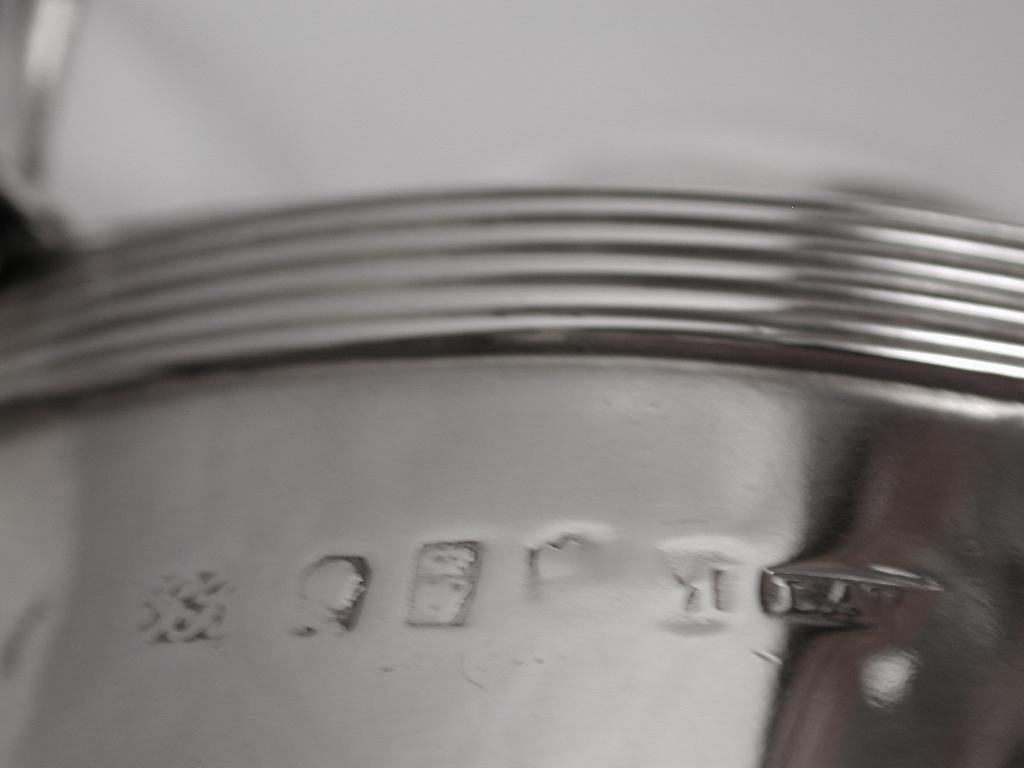 George 111 Irish Silver Barrel Shaped Quart Lidded Tankard, Dublin, 1808 In Good Condition In London, GB
