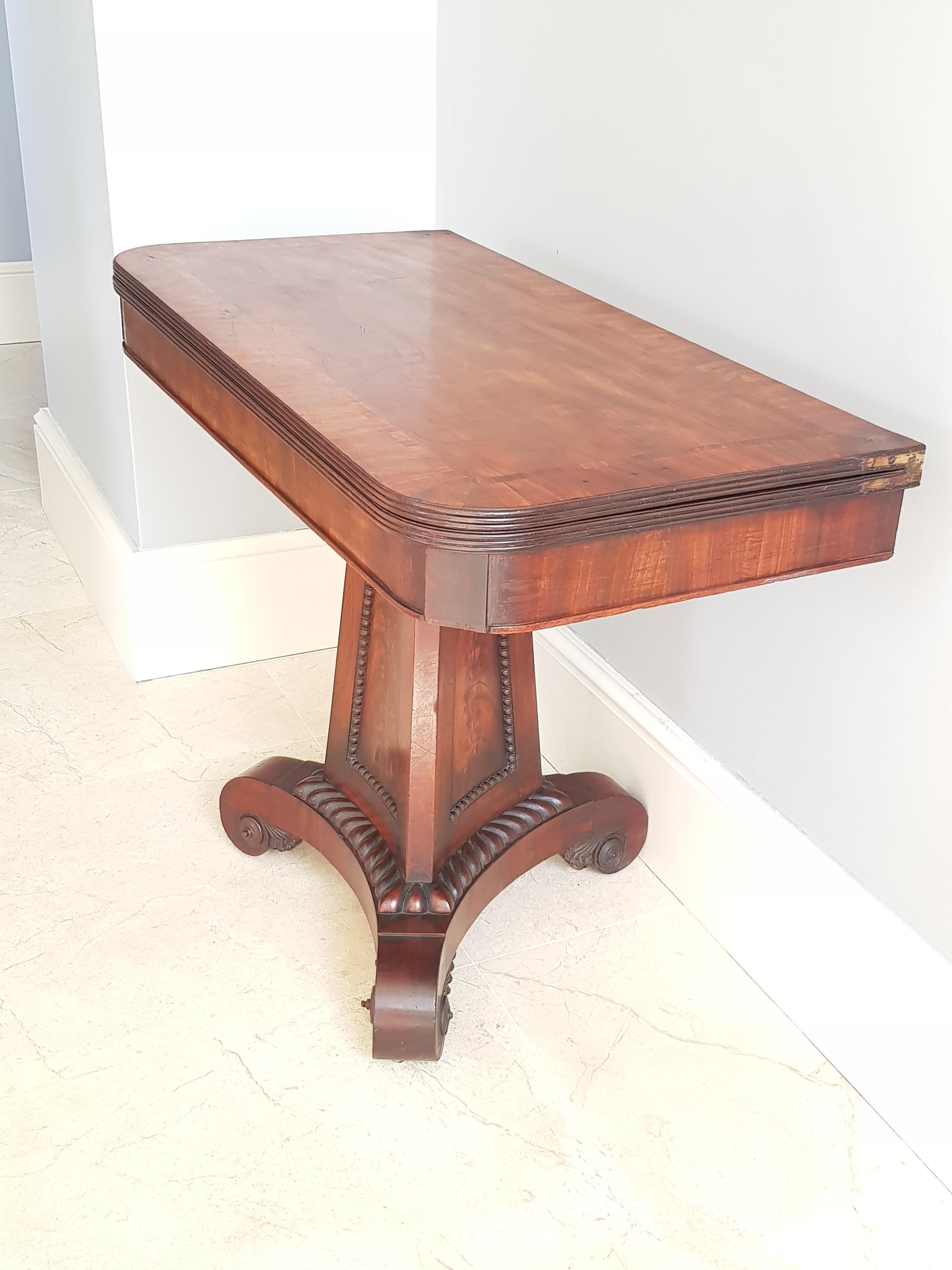 George 111 Mahogany Crossbanded Tea Table in the Manner of Thomas Hope In Good Condition For Sale In Dromod, Co. Leitrim