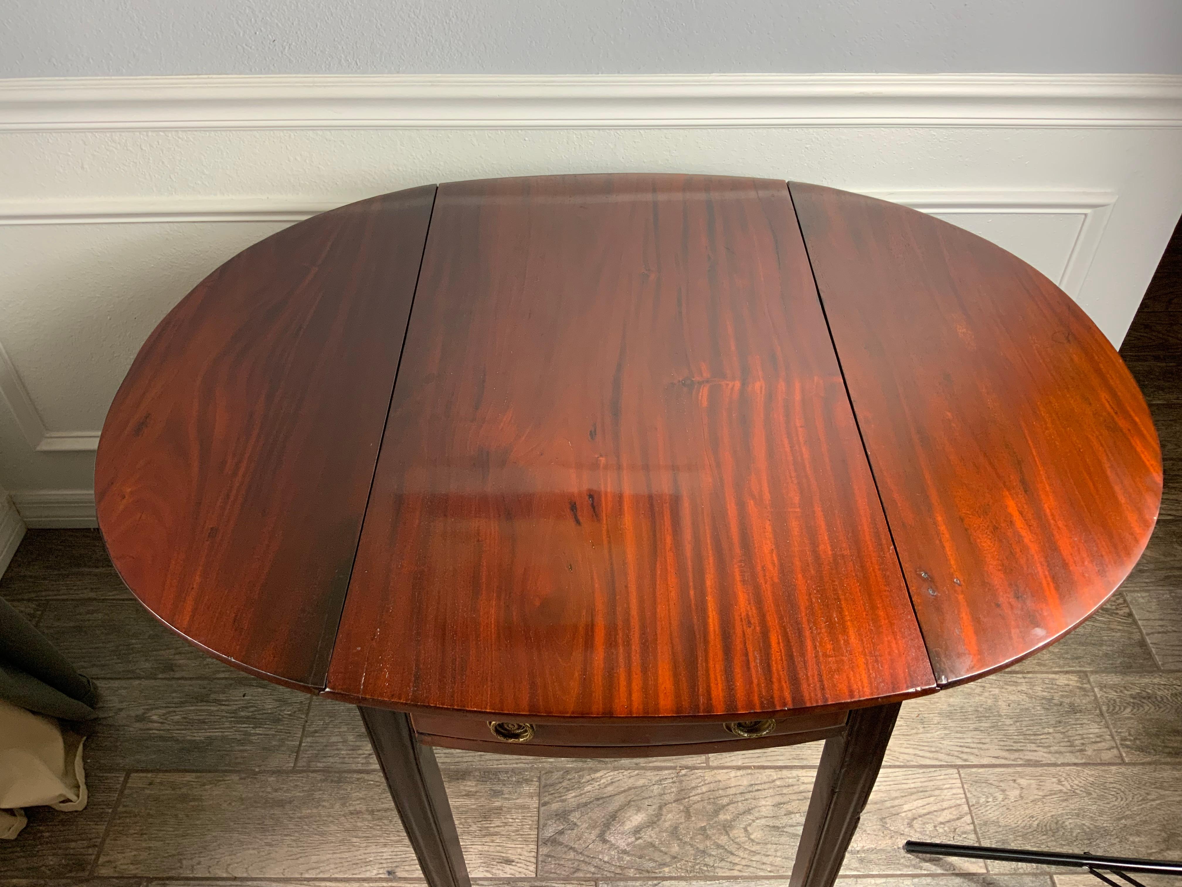 George 111 Mahogany Pembroke Table In Good Condition For Sale In Bradenton, FL