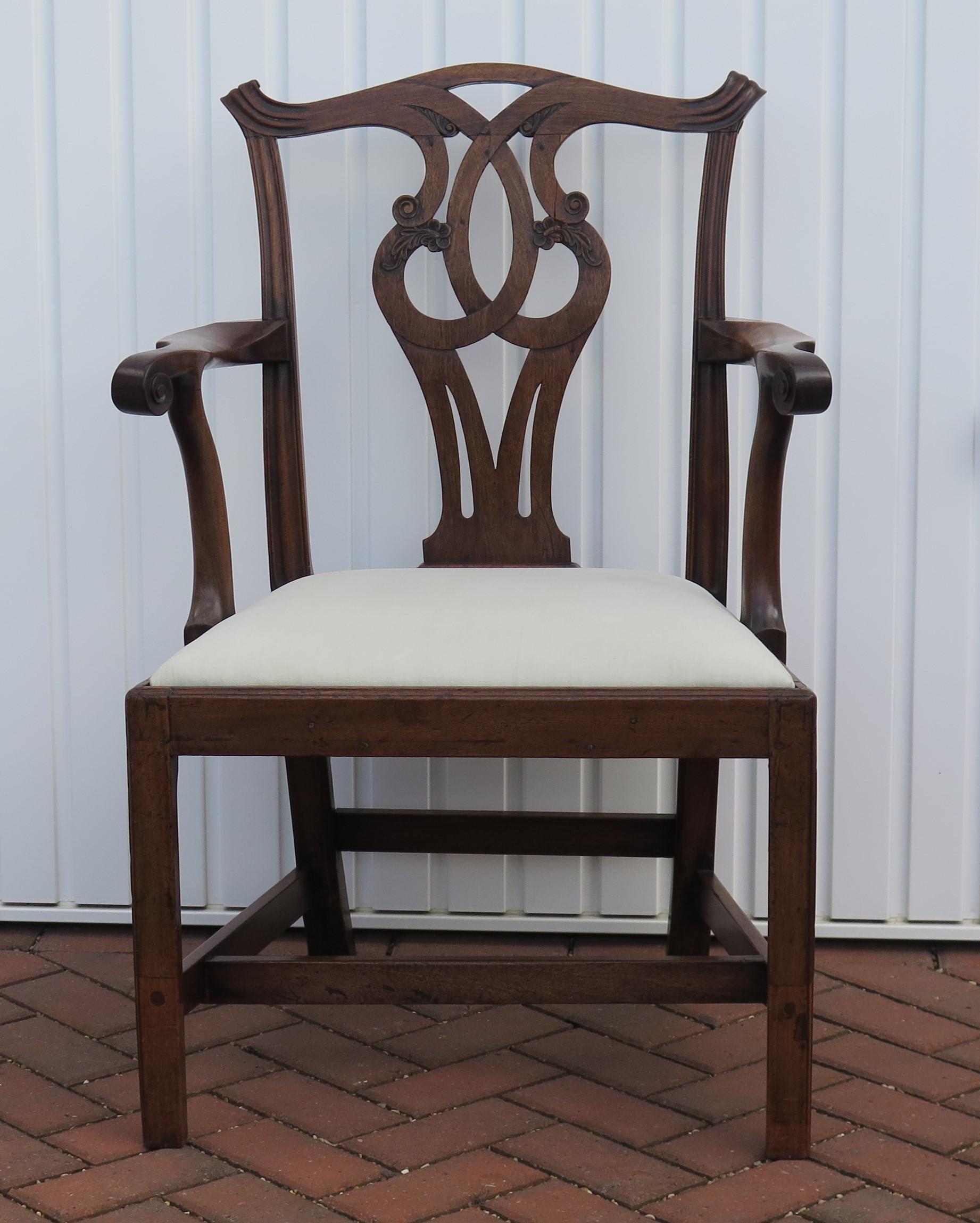 George 111 period Chippendale Arm Chair finely carved, Circa 1760 In Good Condition For Sale In Lincoln, Lincolnshire