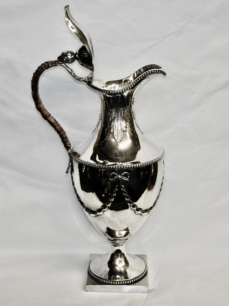 English George 111 Silver Coffee Jug, Dated 1776, London, Makepeace & Carter For Sale