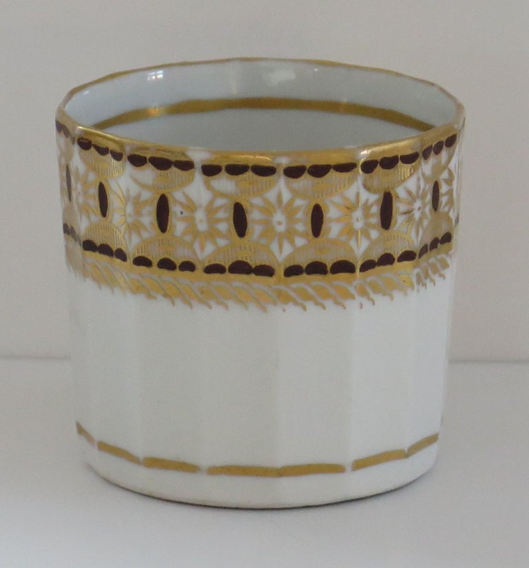 George 111rd Porcelain Coffee Can by New Hall Hamilton Flute, circa 1815 In Good Condition For Sale In Lincoln, Lincolnshire